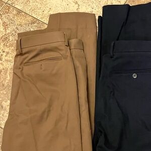 Banana Republic Tailored Slim fit men’s True Navy and Sepia Pants. 33/30😊😊🍎